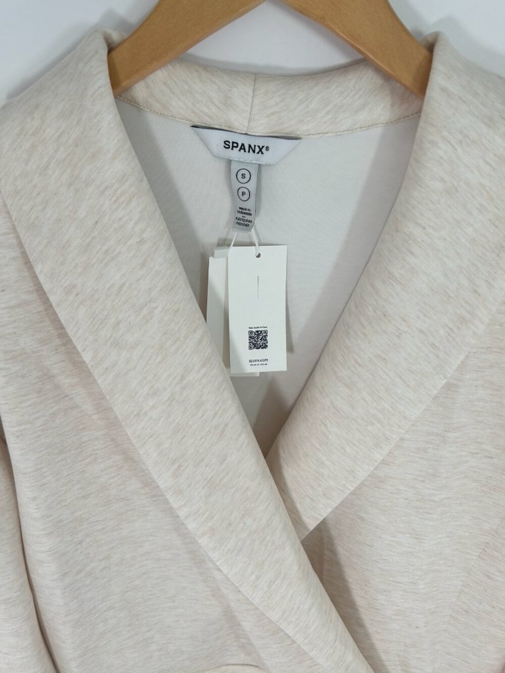 SPANX AirEssentials Wrap Top Small Oatmeal Soft Lounge Athleisure NWT - Picture 3 of 5